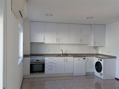 t1 arrendar leiria 250 euros  Arrendamento apartamentos em Leiria: anúncios de particular a particular e de agências imobiliárias 